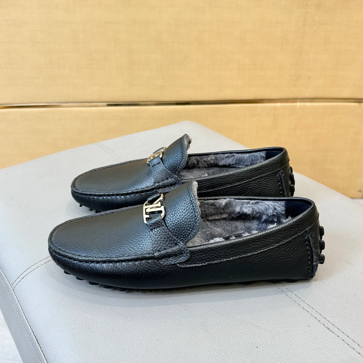 Factory price: 460💰 [LV] Autumn and winter style fur integrated 2025 men's beanie shoes (market top version) first layer cowhide ➕ real wool lining original packaging. Size: 38-45